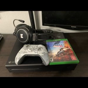 Selling and Xbox one with a head set controller and forza 4